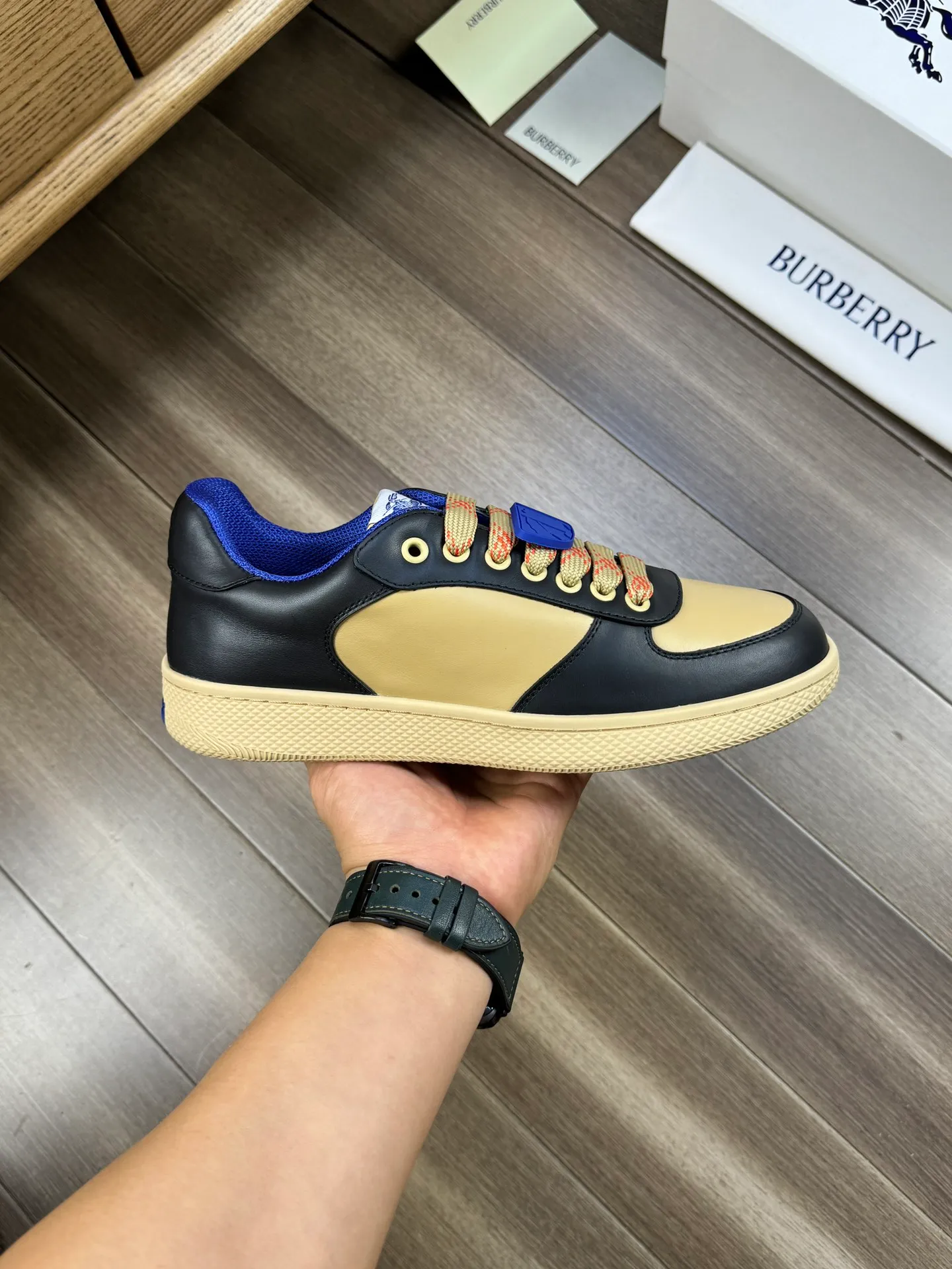 [BURBERRY] Burberry P400💰 - High-end quality original order 🔍🔍🔍 - Upper: imported 🔝 Nappa calfskin, tongue brand cloth label - Inner lining: canvas lining - Outsole: rubber; two-color molded outsole - Super high quality control and fine workmanship: highlighted (high-end, extravagance, grade) -Size: 38-44 (Male 45, can be customized)